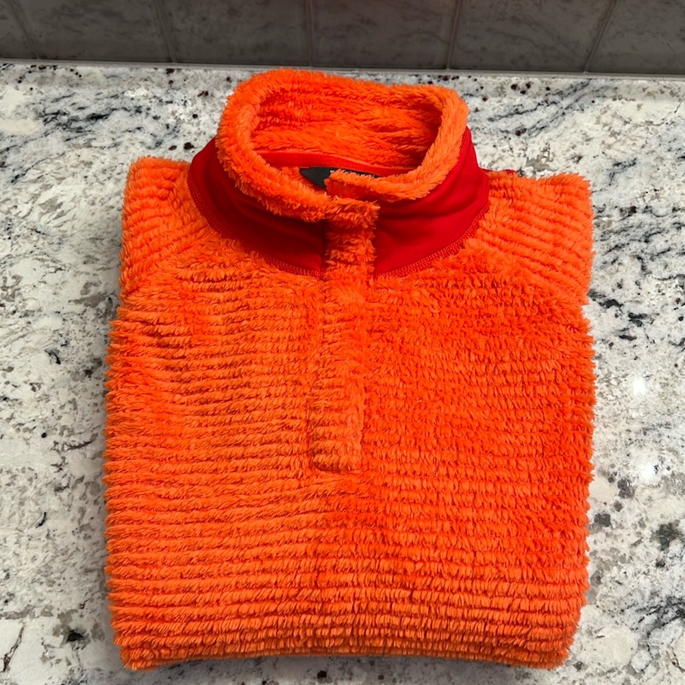 Women’s Mountain Hardware Pullover Size L EUC
